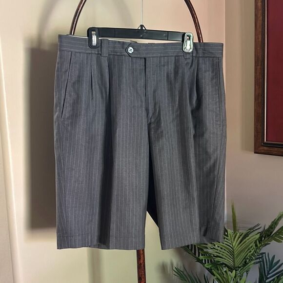 Elevee Custom Gray Striped Shorts - Picture 1 of 6